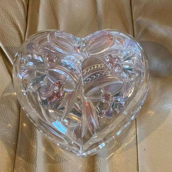 MIKASA NESTING HEART SHAPED BOWLS WITH CHRISTMAS BELLS DESIGN - Picture 2 of 5